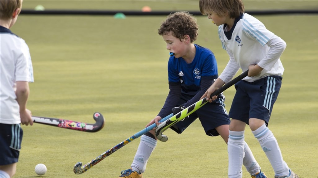 De jonge hockeyspelers van HC Tilburg mogen weer competitie spelen