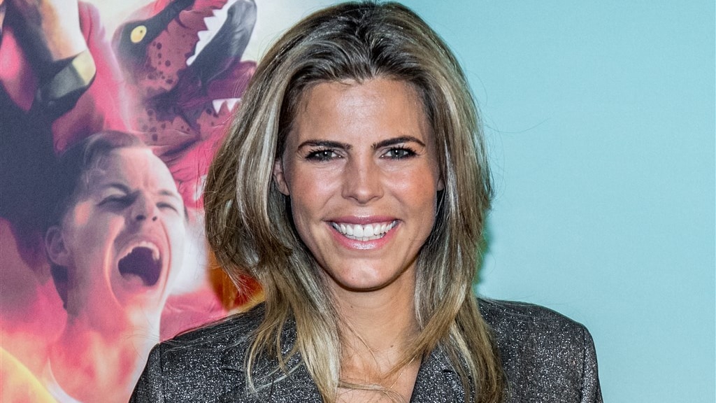 Kim Kötter heeft 'schijt' en trekt gewoon korte rok aan