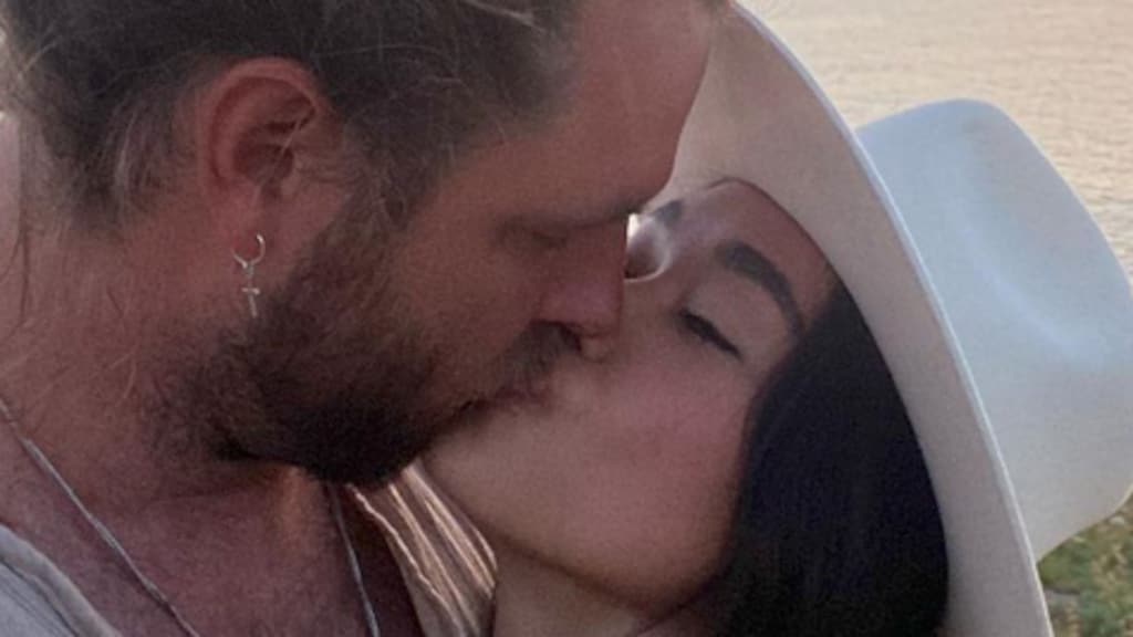 Romy Monteiro op romantische liefdestrip met haar vriend