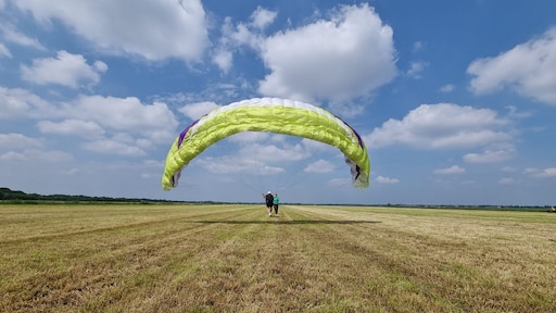 Vrouw gewond geraakt bij paragliden: 'Als er iets misgaat, gaat het ook echt mis'