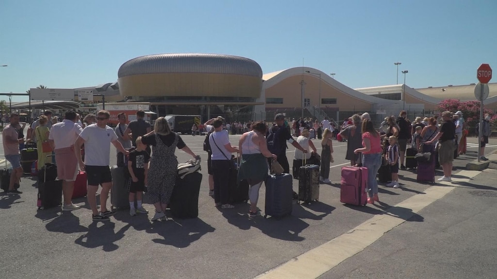 Britten in de rij in Faro, Portugal.