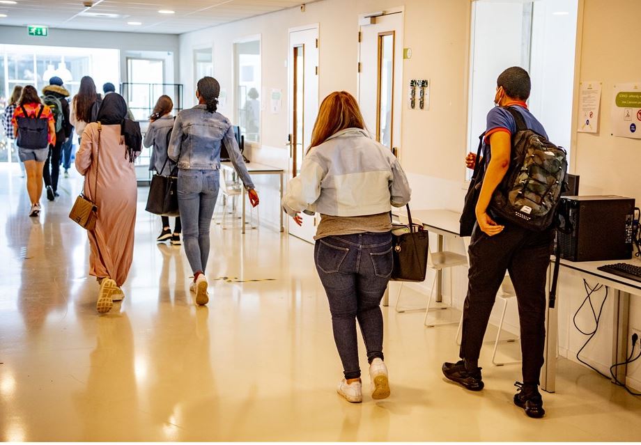 Geen versoepelingen op middelbare scholen: mondkapjes blijven verplicht