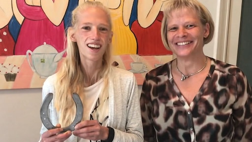 Miriam (20) maakt 'Recovery Boxen' voor lotgenoten met eetstoornis