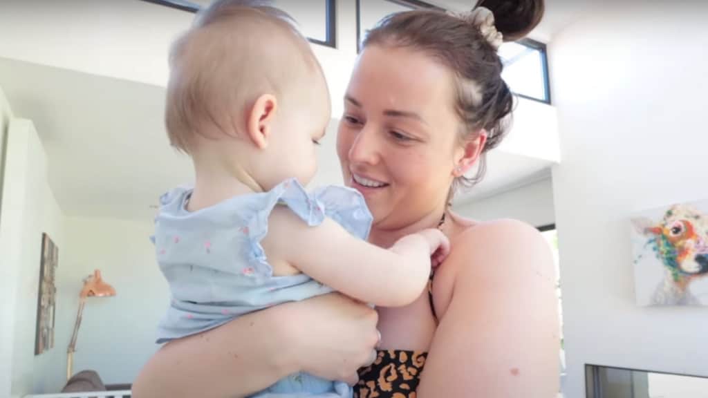 Mascha voor het eerst in badpak na bevalling: 'Trots op mijn lichaam'