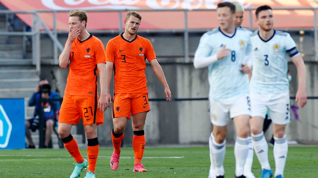 De Jong en De Ligt balen in rampzalige oefenwedstrijd tegen Schotland