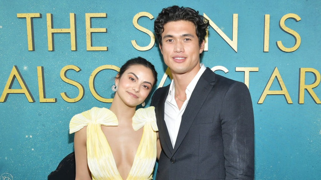 Relatie Riverdalers Camila Mendes en Charles Melton weer op groen