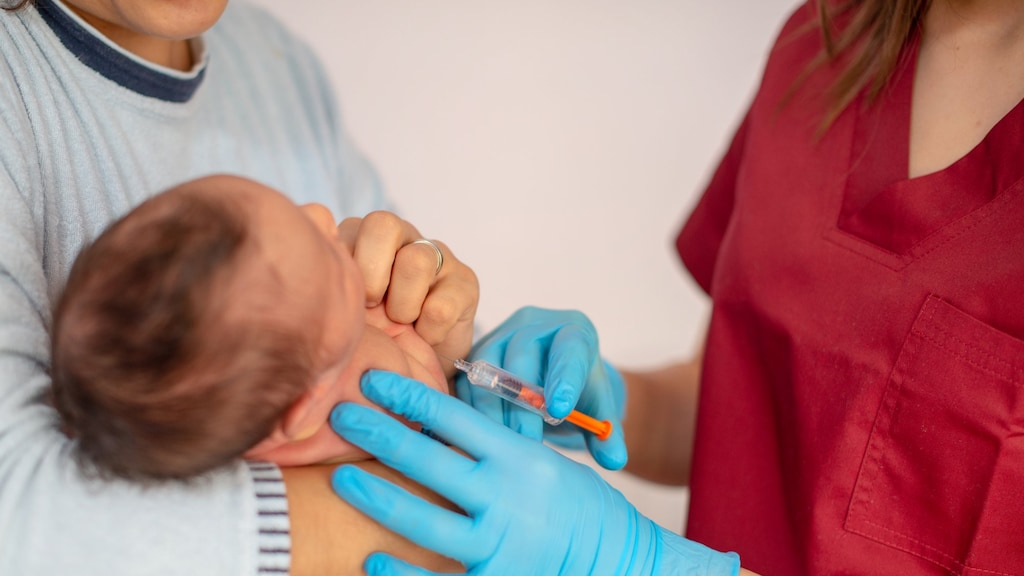 Pasgeboren baby's krijgen voortaan prikje met vitamine K