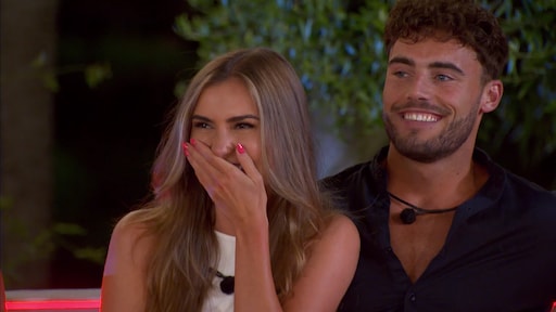 Berichtje! Love Island-powerkoppel Job en Esmee maken relatie officieel
