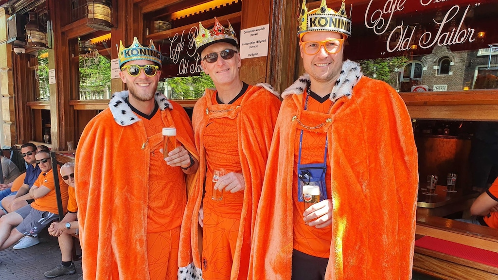 Herjan en zijn vrienden gaan altijd naar wedstrijden van Oranje.