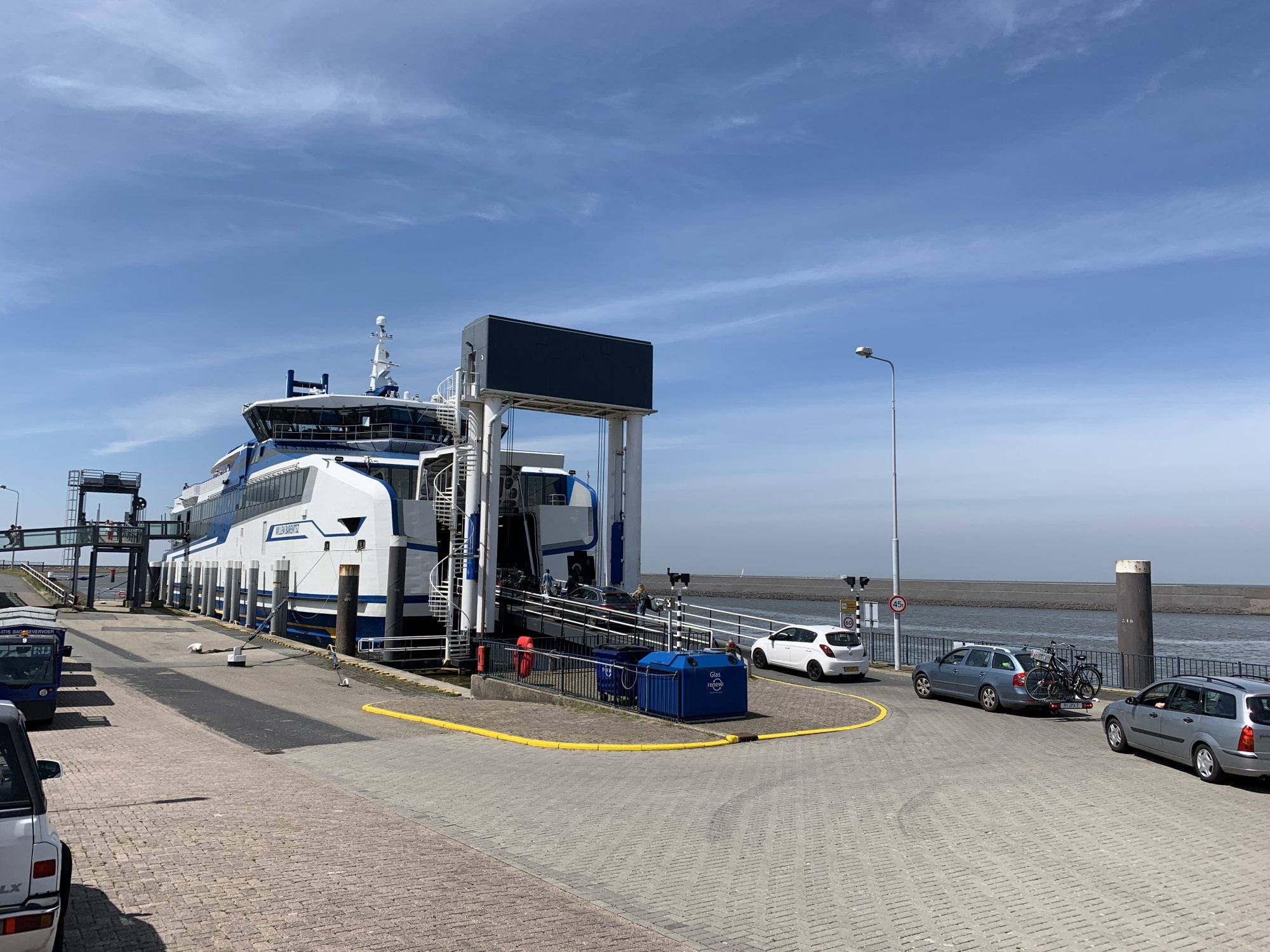 Een veerboot van Rederij Doeksen.