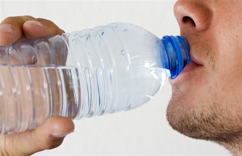 Cateraar KLM mocht 'waterdief' na kwart eeuw dienst ontslaan