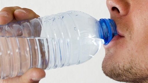 Cateraar KLM mocht 'waterdief' na kwart eeuw dienst ontslaan