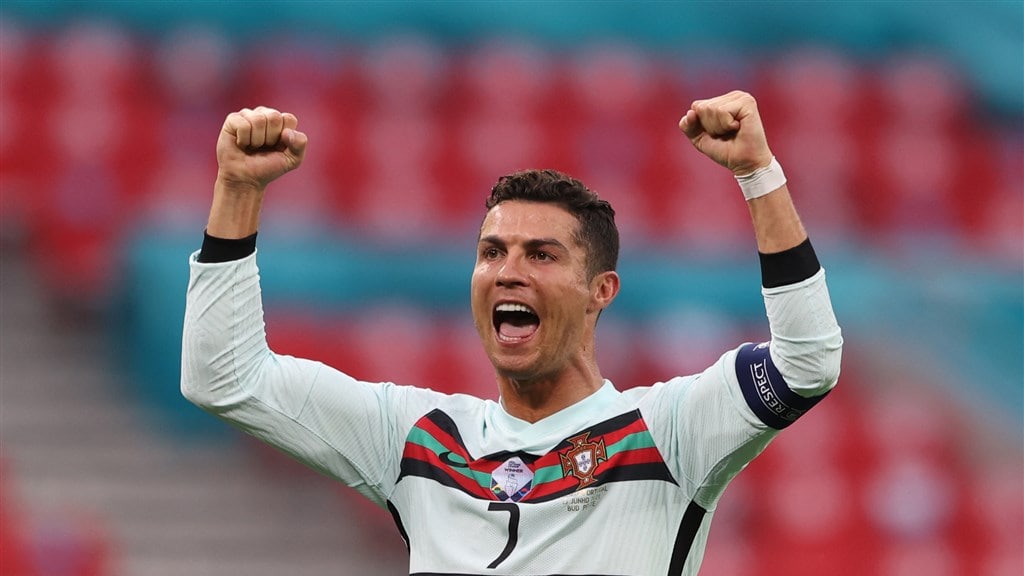 Cristiano Ronaldo pakt record op record in openingsduel Portugal op EK
