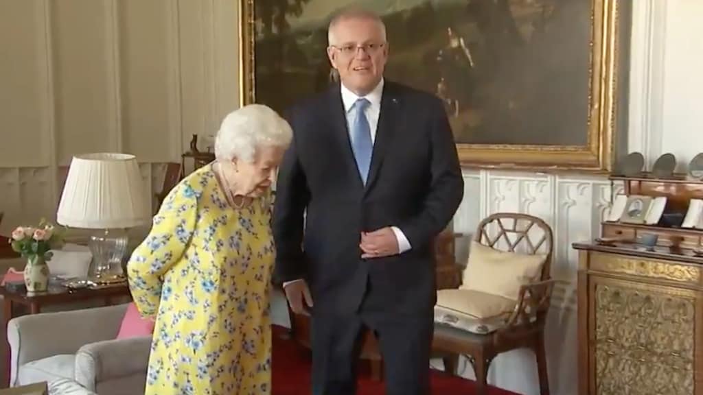 Lief: Queen Elizabeth bloost na compliment Australische premier