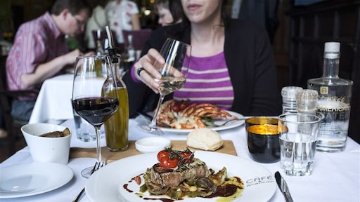 Minder vlees eten en vliegen door eigen CO2-budget, zo werkt dat