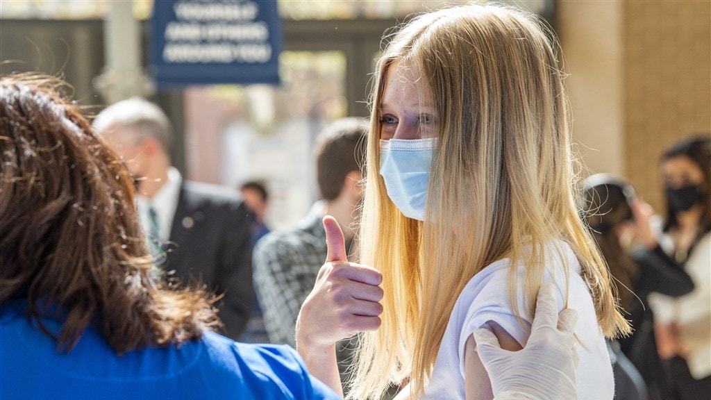 Gezinnen VS worstelen met vaccinatie tieners: 'Niet naar feest zonder prik'