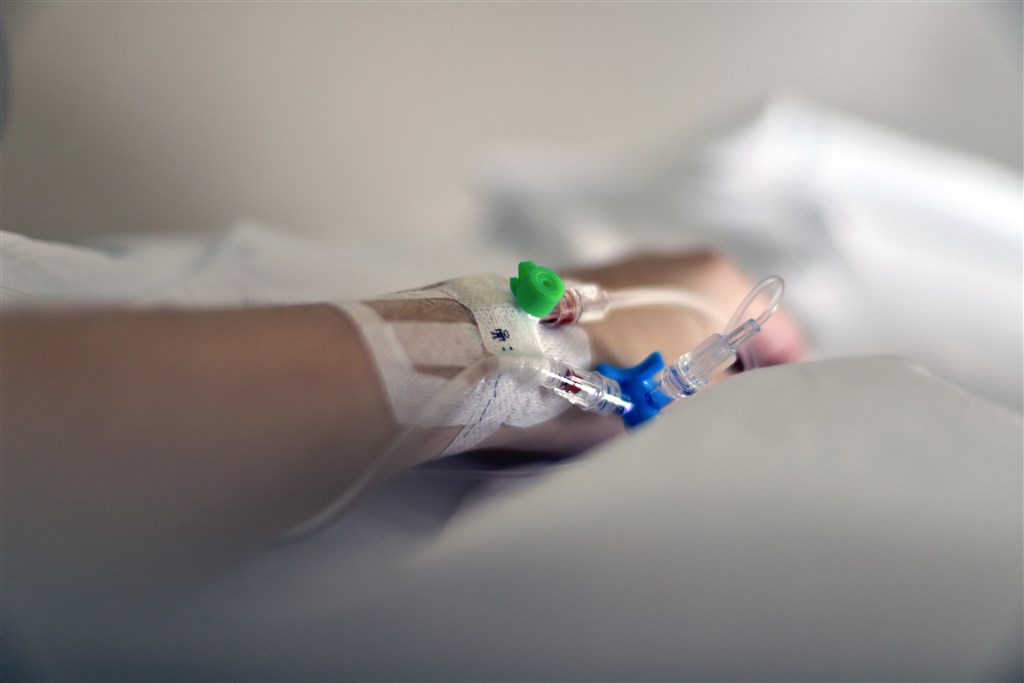 Wereldwijd onderzoek naar geneesmiddel tegen corona, artsen zijn hoopvol