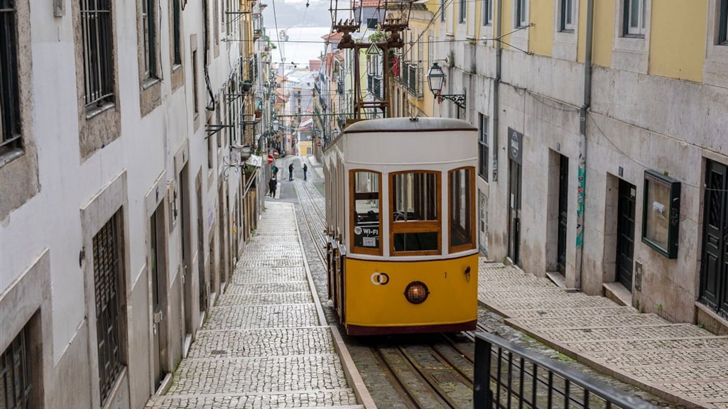 Portugezen vrezen coronazomer: bars uit voorzorg 's middags dicht