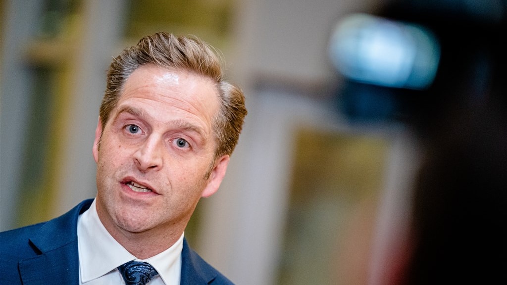 De Jonge: 'Twee keuzes op termijn: of je laat je vaccineren of je wordt ziek'