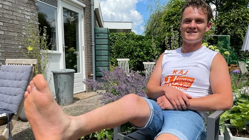 Kaj (26) heeft hersenletsel en klompvoeten, toch rent hij een marathon