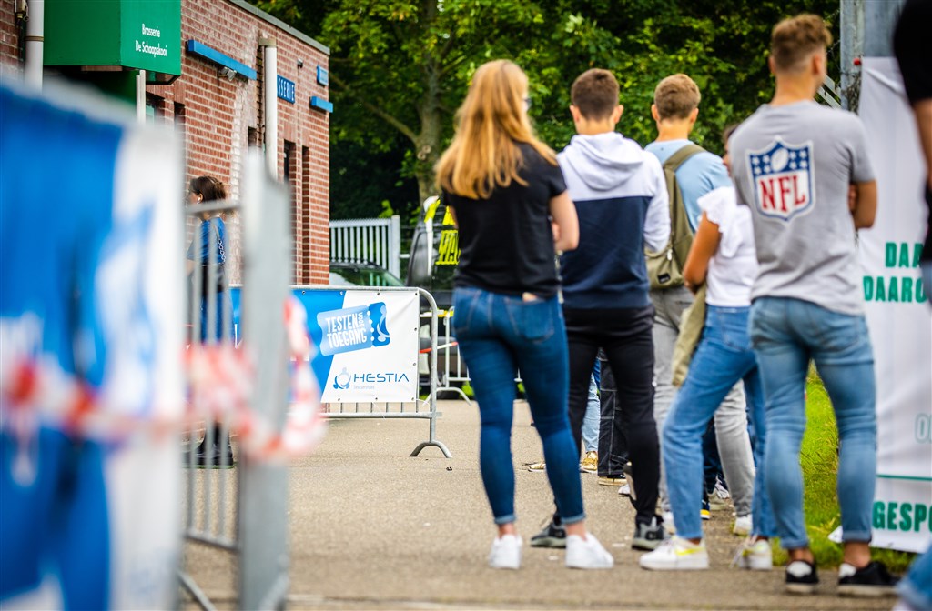 Tienduizenden afspraken toegangstesten afgezegd na persconferentie