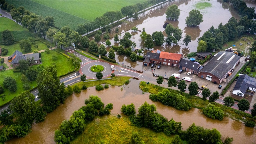 Ondergelopen straten in het Limburgse Vlodorp, 15 juli 2021.