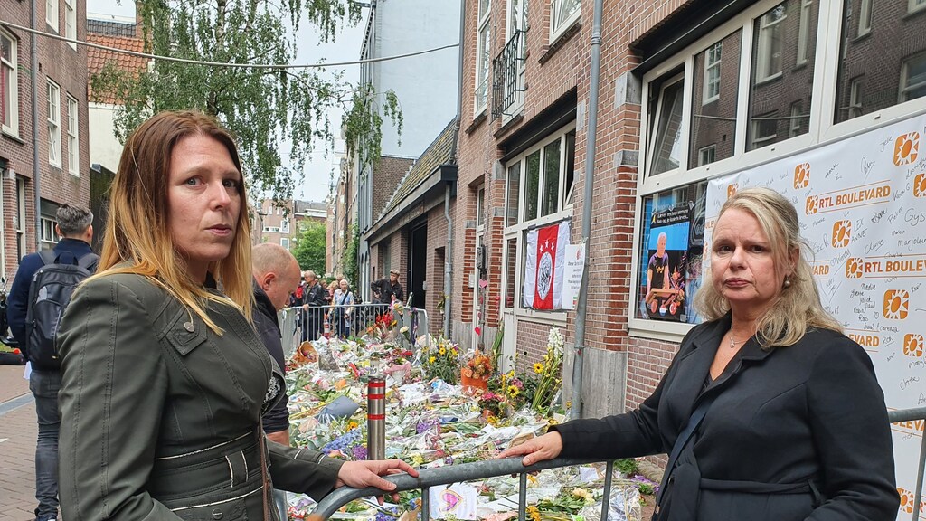 Wanda (l) met haar vriendin Diana: 'Tranen over mijn wangen'