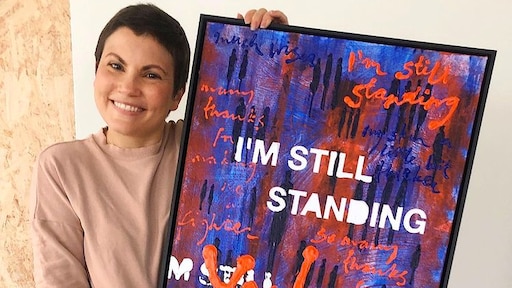 Linda Hakeboom met kunstwerk verrast door Ruud de Wild