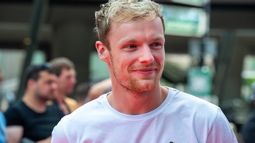 Enzo Knol breekt voet tijdens voetbalwedstrijd: 'Meteen in het gips en op krukken'