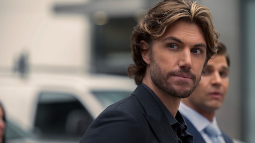 Eindelijk antwoord: kreeg Adam in Sex/Life 'hulp' van prothese?