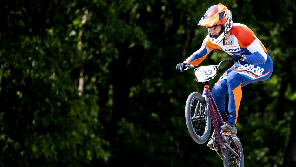 BMX'er Kimman blesseert knie door aanrijding met official