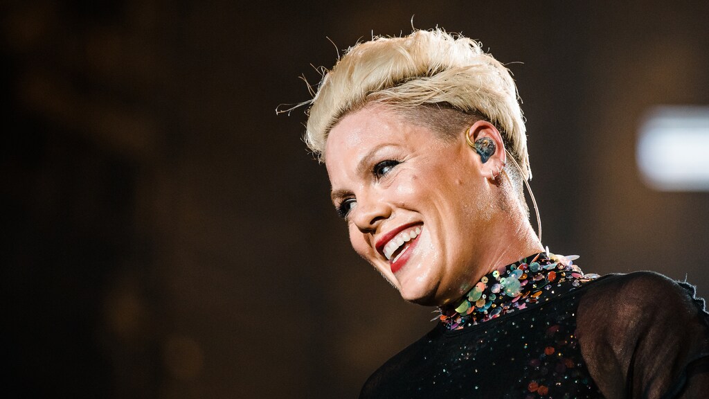 P!nk biedt aan boete Noors beachhandbalteam te betalen
