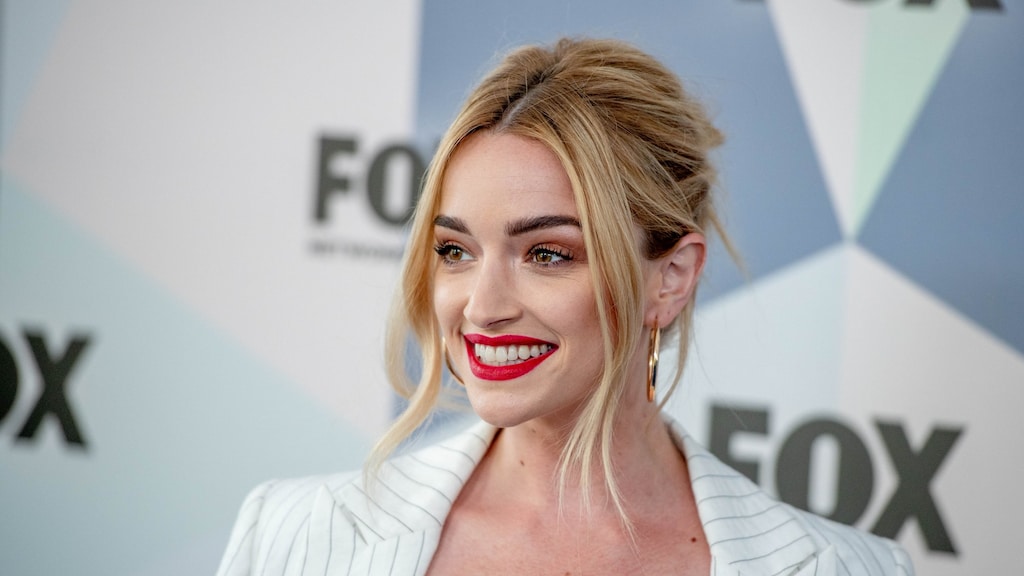 Ginny & Georgia-ster Brianne Howey geeft jawoord