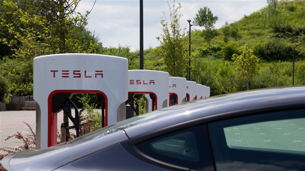 Omzet Tesla verdubbeld, ondanks enorme chiptekorten