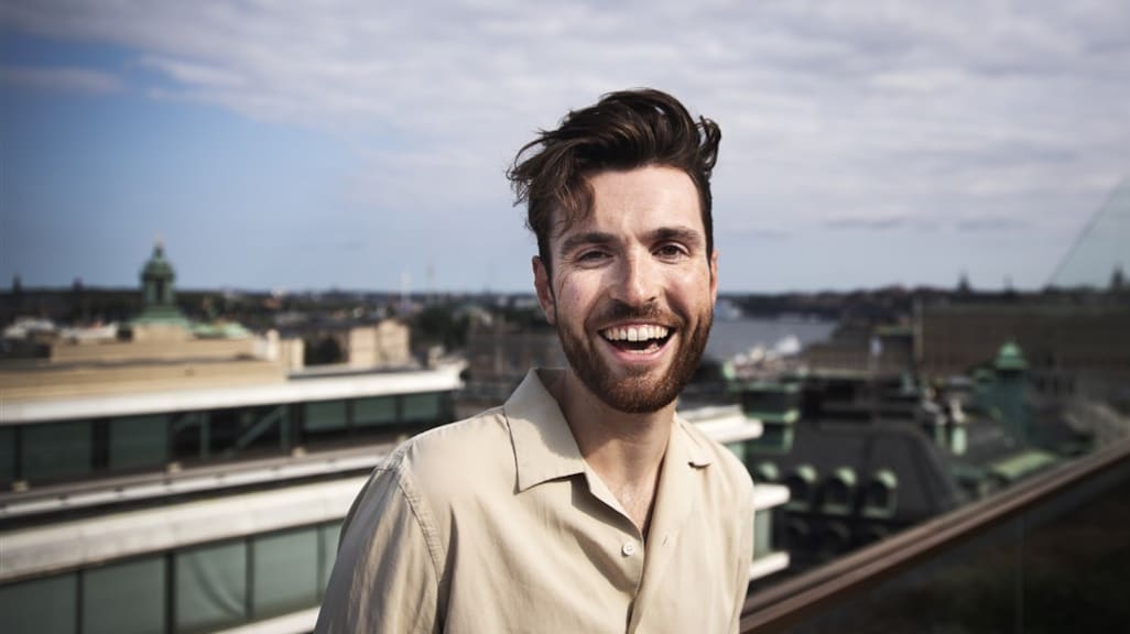 Duncan Laurence steekt middelvinger op naar haters