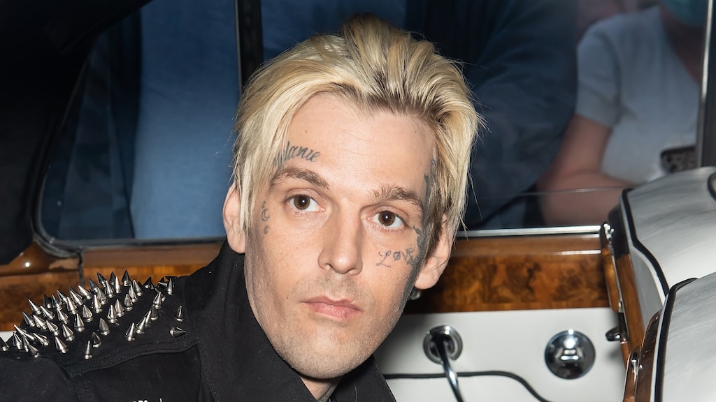 Na OnlyFans gaat Aaron Carter nu ook uit de kleren in theatershow