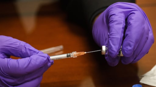 Nog twee bijwerkingen Janssen-vaccin vastgesteld: oorsuizen en duizelingen