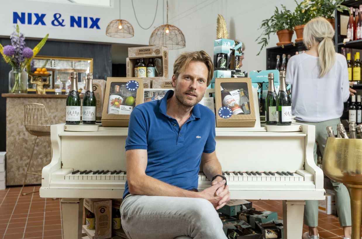 Eerste alcoholvrije slijterij van Nederland geopend: 'Proeven en met fles naar huis'