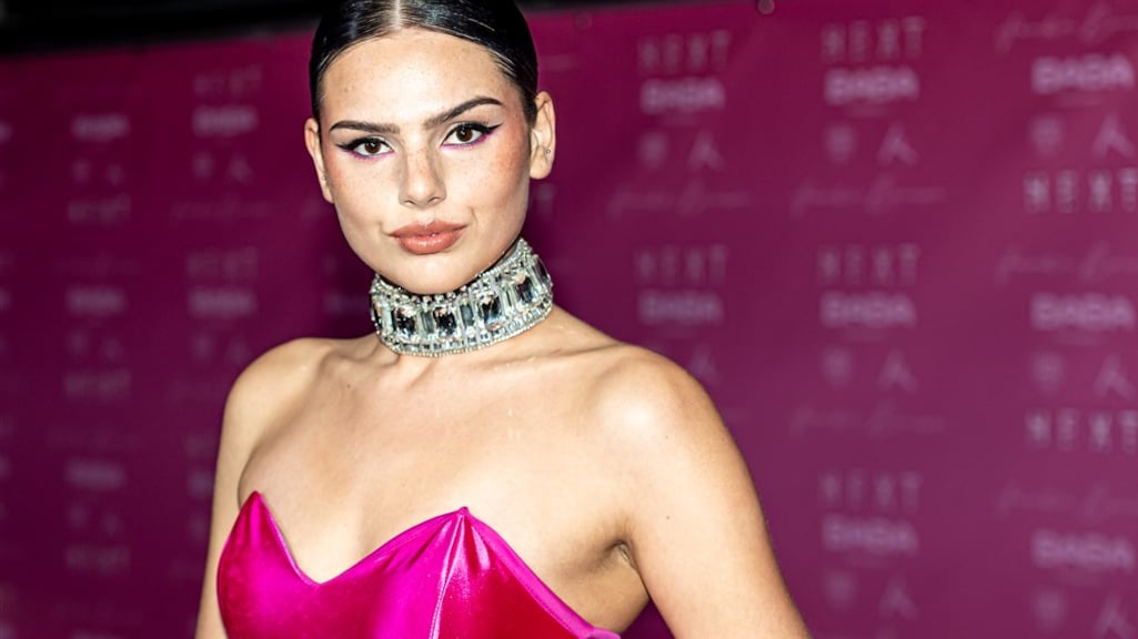 Famke Louise verrast door vriend op 23ste verjaardag