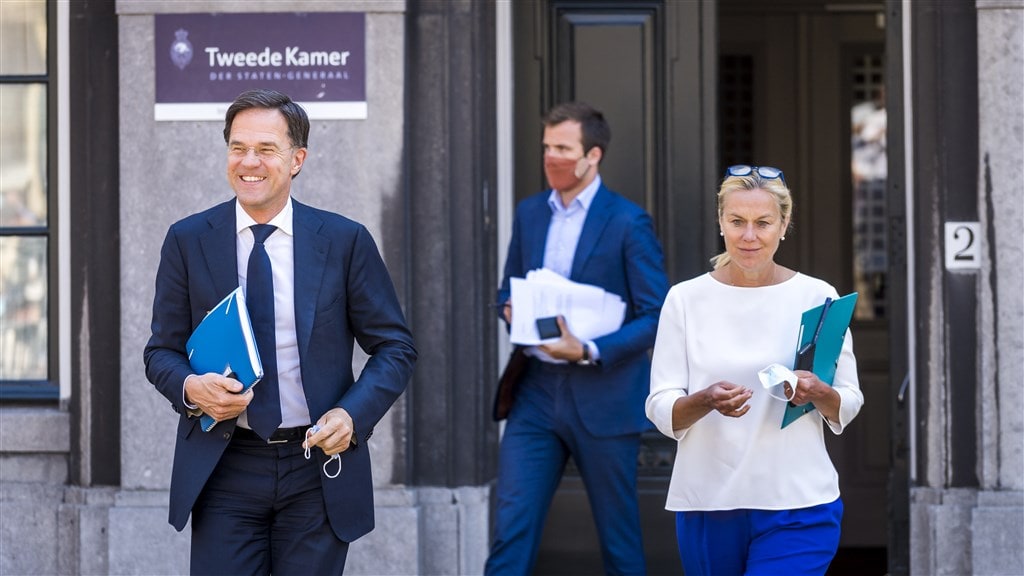 Proeve van regeerakkoord klaar: Rutte en Kaag praten maandag verder over formatie