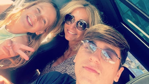 Zien: zoon Wendy van Dijk neemt oma mee op jetski-ritje