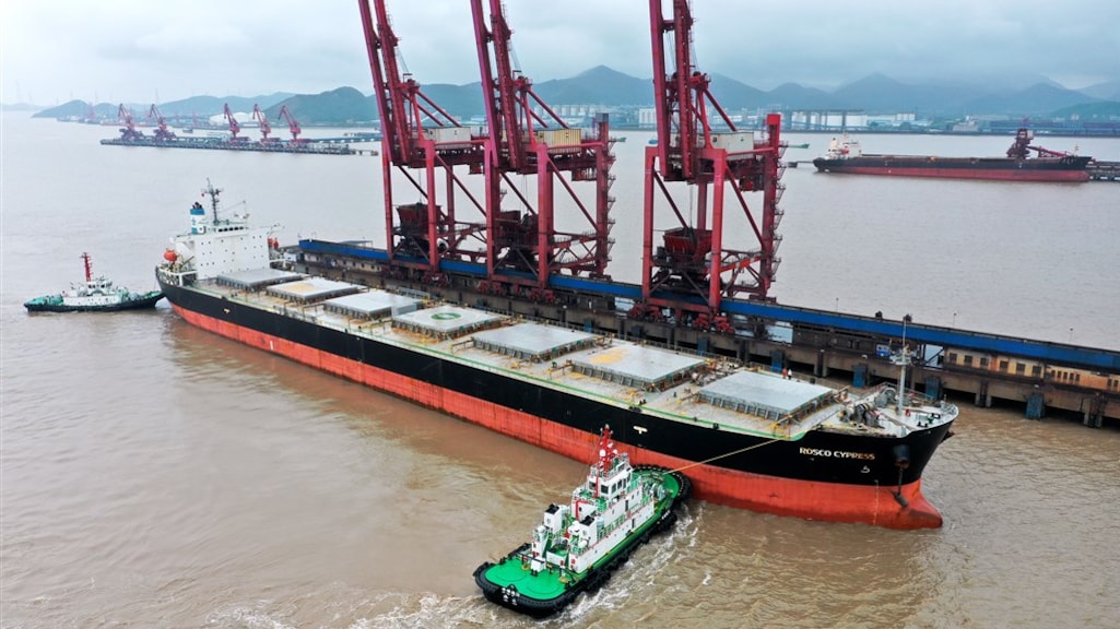 Gaat niet lekker in China: belangrijke haven nog deels dicht, productie groeit trager