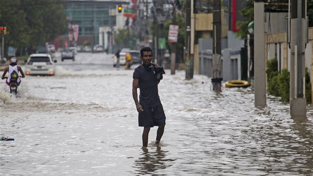 De tropische storm zorgde in de Dominicaanse Republiek al voor ondergelopen straten.