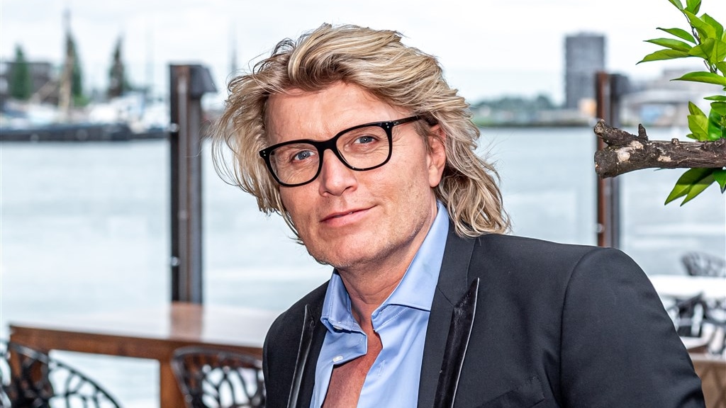 Hans Klok en vriend Dann stappen in het huwelijksbootje
