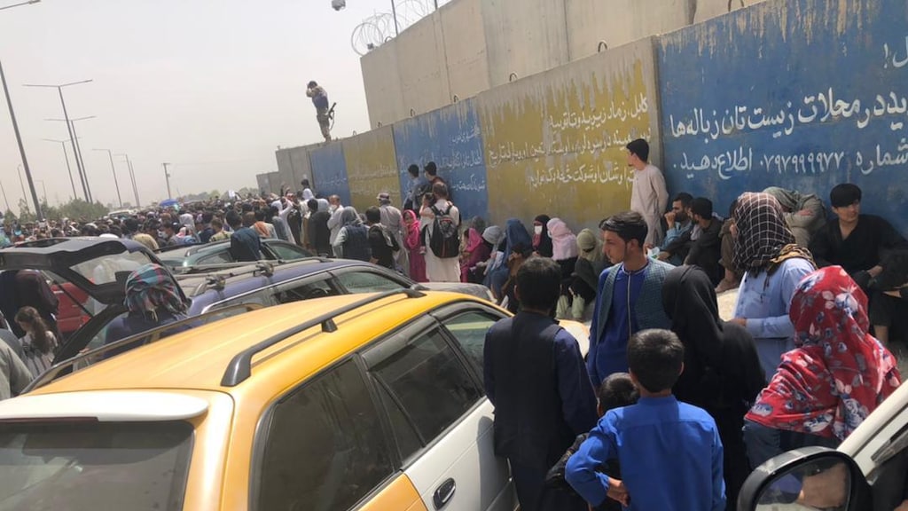 De poort waar Nederlanders zich van Buitenlandse Zaken moeten melden.