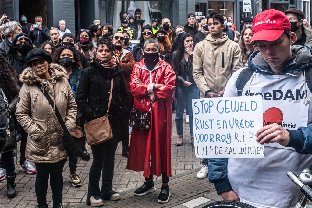 Verdachte die zomaar 5 mensen neerstak hoorde stemmen en weet niets meer