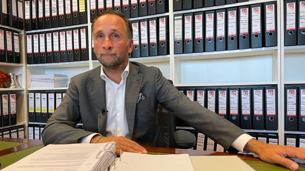 Praten in de gevangenis: wat betekent dat voor de strafzaak?