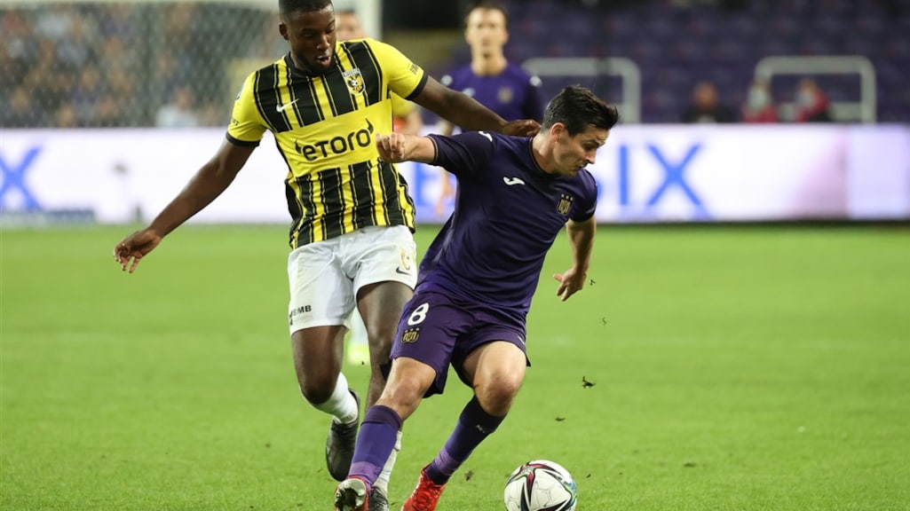 Voetbalclub Vitesse speelt sinds dit seizoen met eToto op de borst.