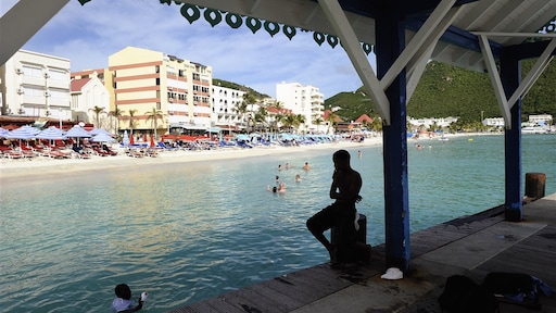 Hotel ontslaat conciërge die met corona naar werk kwam