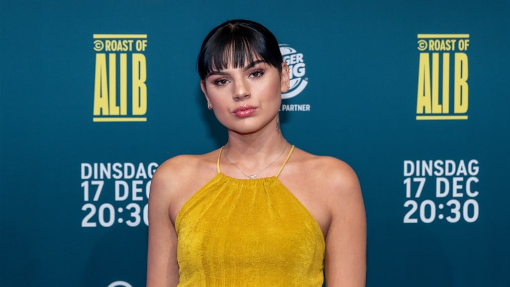 Famke Louise toont gegroeide babybump: voor zwangerschap en nu